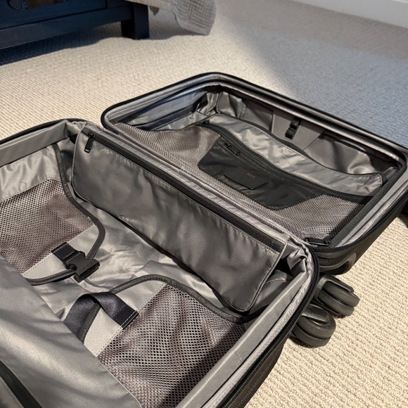 TUMI International Dual Access 4-Wheeled Carry-On – Orange Leather Details - Picture 6 of 7